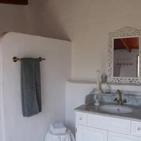 Holiday home Cozy Stone House In The Mountains Arbejales